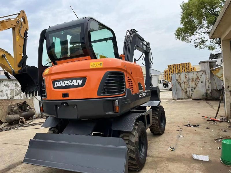 excavator on wheels